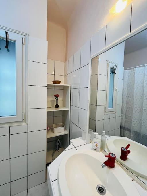 Downtown Unirii Square Private Economy Rooms With Shared Amenities Bucarest Esterno foto
