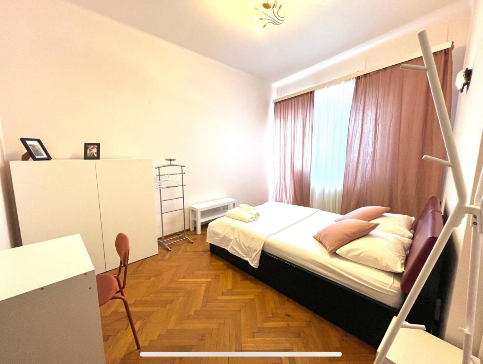 Downtown Unirii Square Private Economy Rooms With Shared Amenities Bucarest Esterno foto