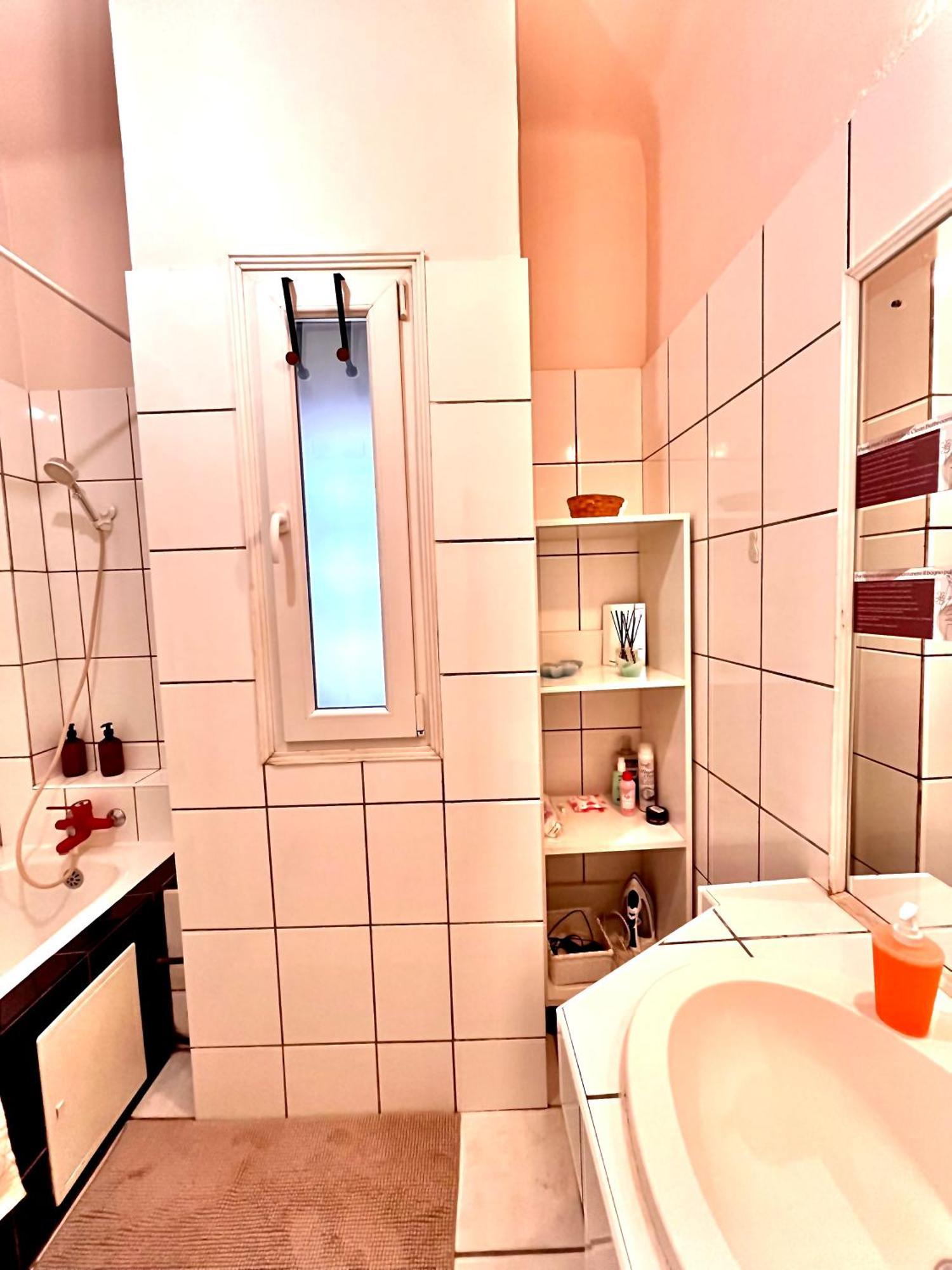 Downtown Unirii Square Private Economy Rooms With Shared Amenities Bucarest Esterno foto