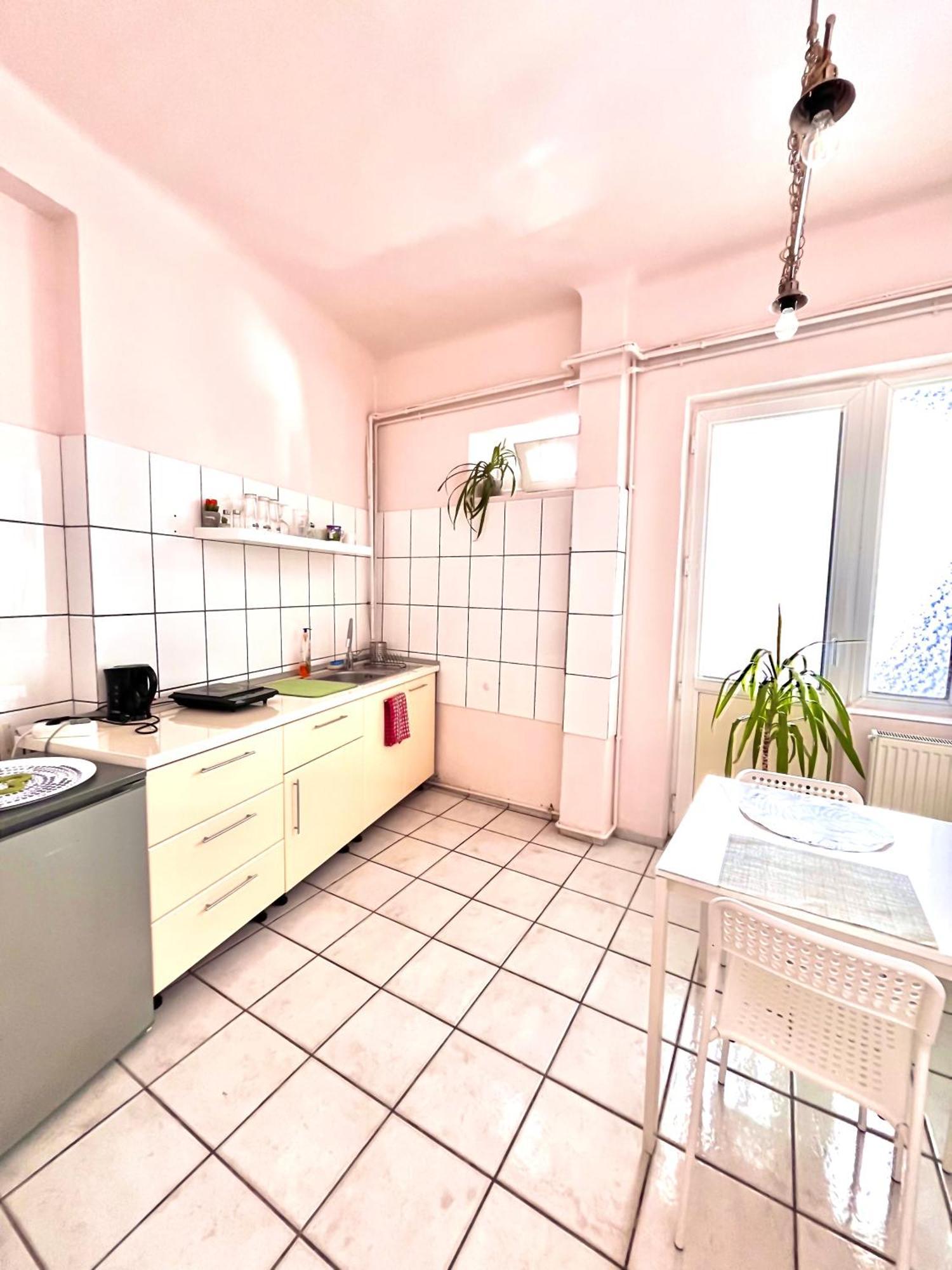 Downtown Unirii Square Private Economy Rooms With Shared Amenities Bucarest Esterno foto